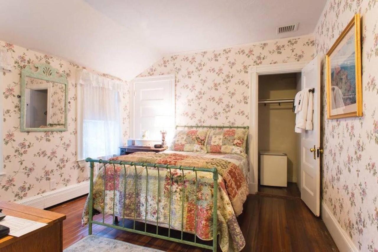 The Coolidge Corner Guest House: A Brookline Bed and Breakfast — photo 24