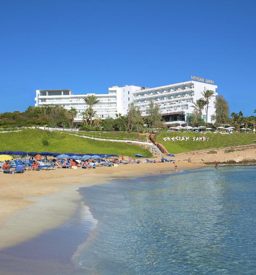 Beach: Grecian Sands Hotel