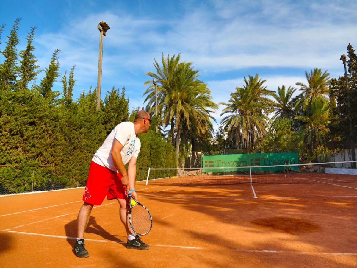 Tennis court: Odyssee Resort and Thalasso