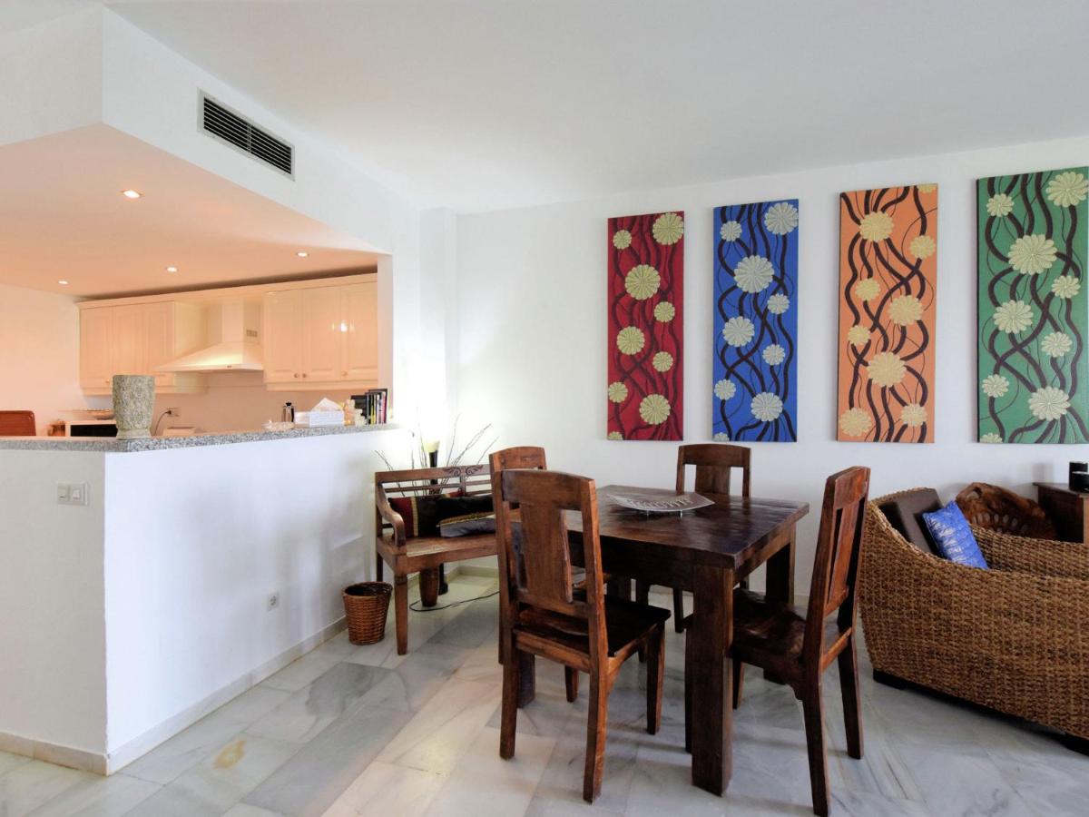 Modern Holiday Home with Shared Pool in Marbella (Spanje ...