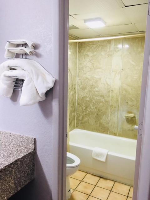 Deluxe Inn — photo 7