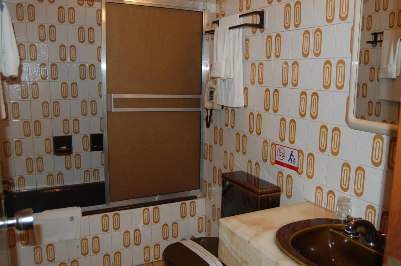 Cesar's Plaza Hotel photo