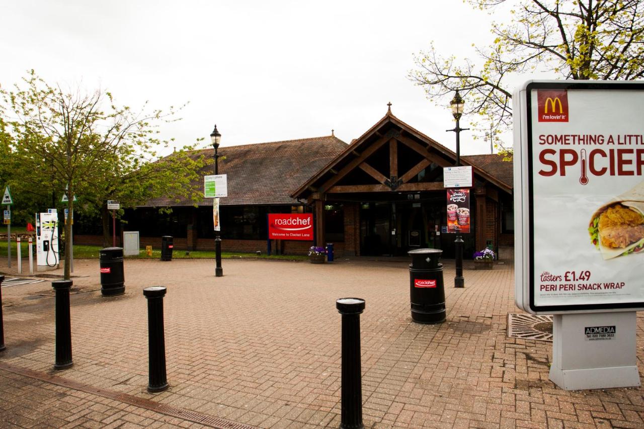 Days Inn by Wyndham Sevenoaks Clacket Lane photo