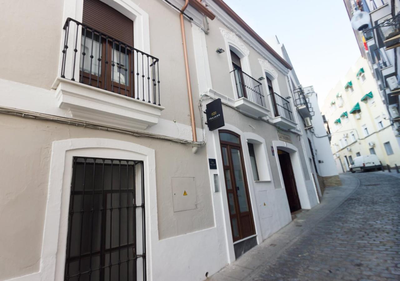 Apartamentos Trajano, Mérida, Spain - Booking.com