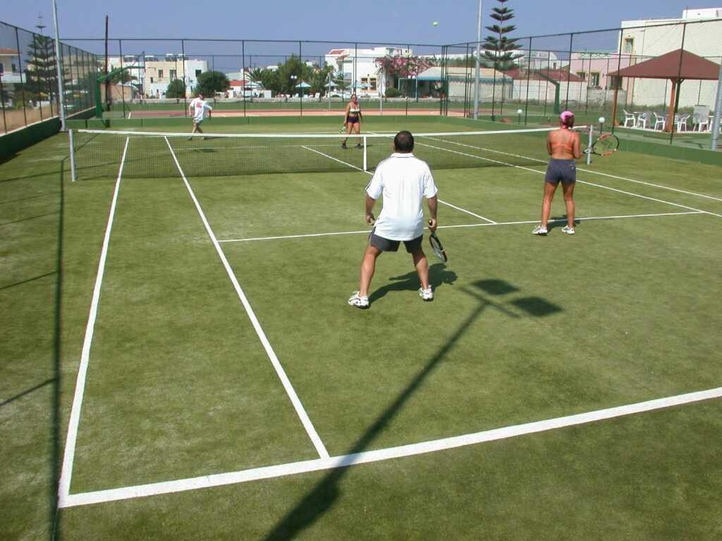 Tennis court: Magda Hotel Club