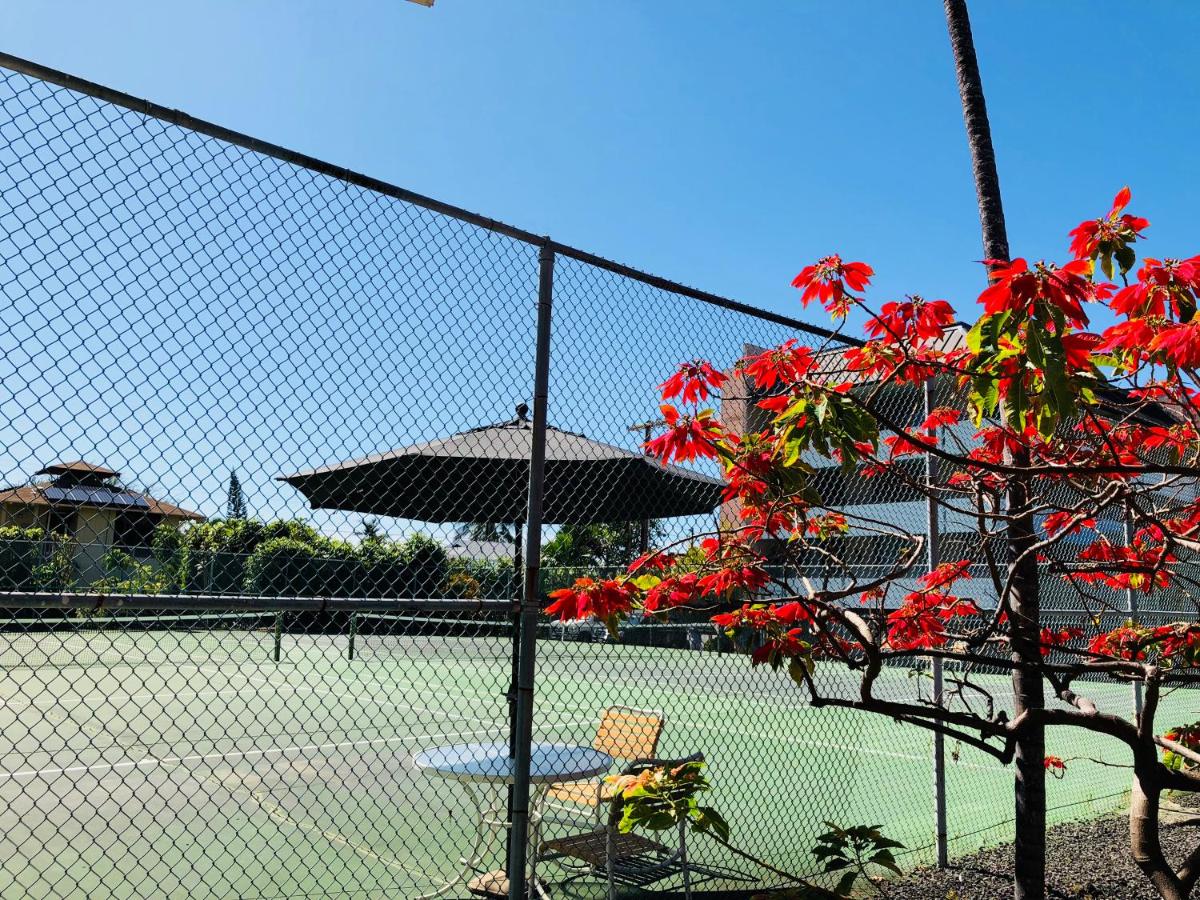 Tennis court: Kona Magic Honu Room