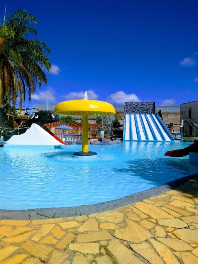 Rooftop swimming pool: Pousada Clube Santa Cruz