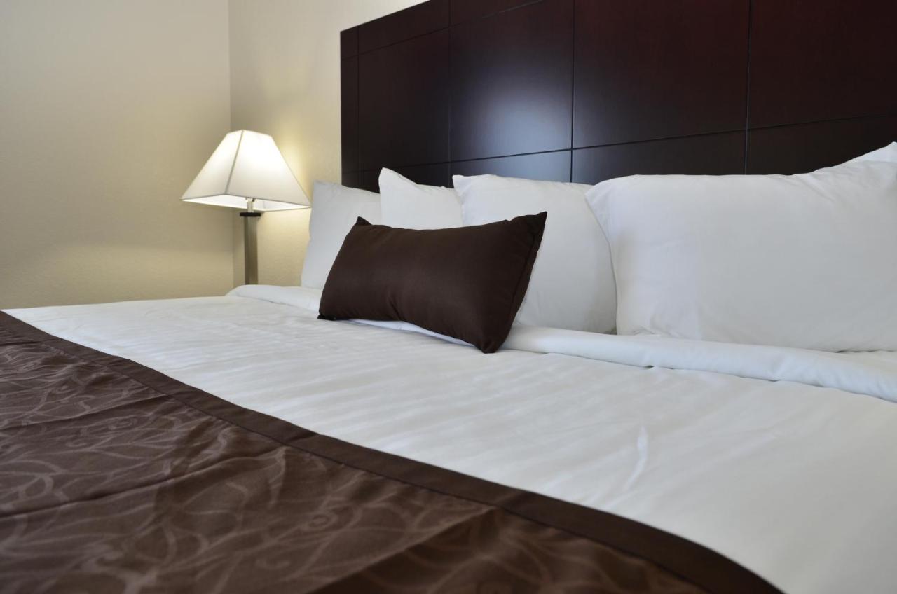 Cornerstone Inn & Suites Oelwein — photo 9