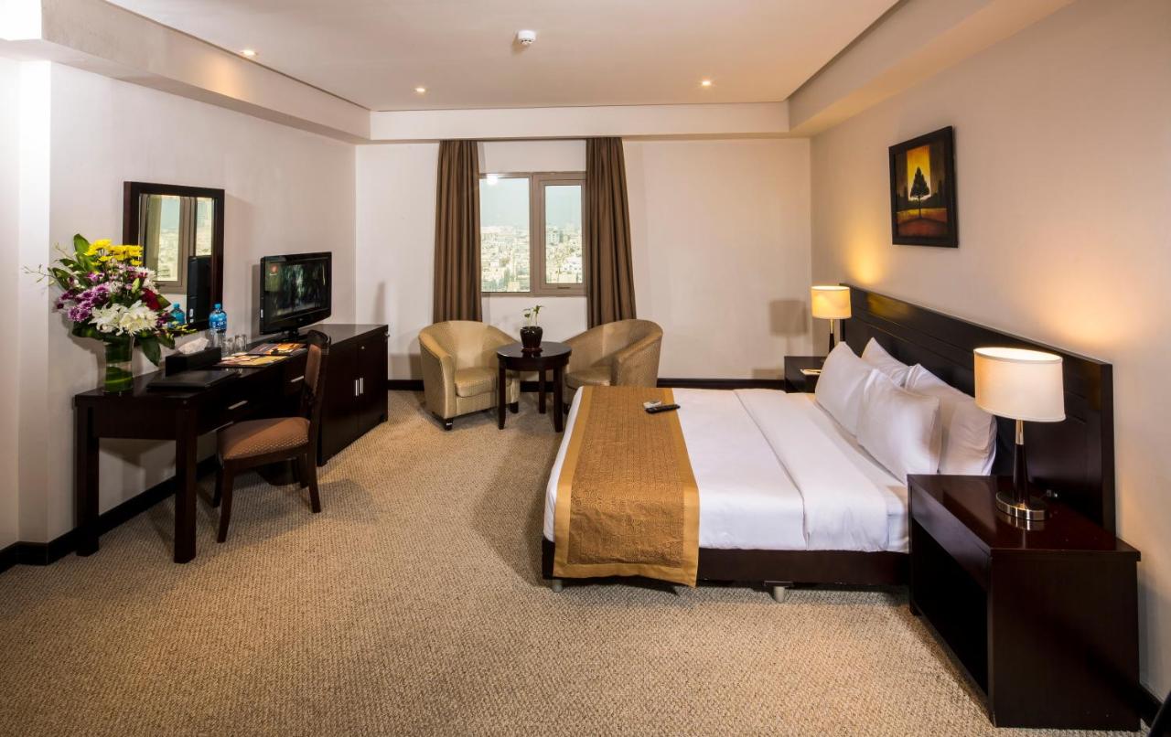 Monroe Hotel & Suites photo