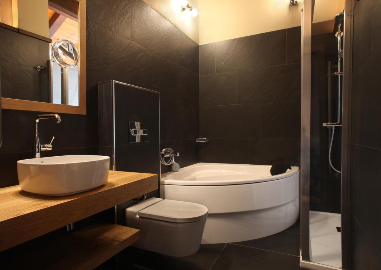 Hotel Boutique La Neu - Bañera de hidromasaje en Benasque