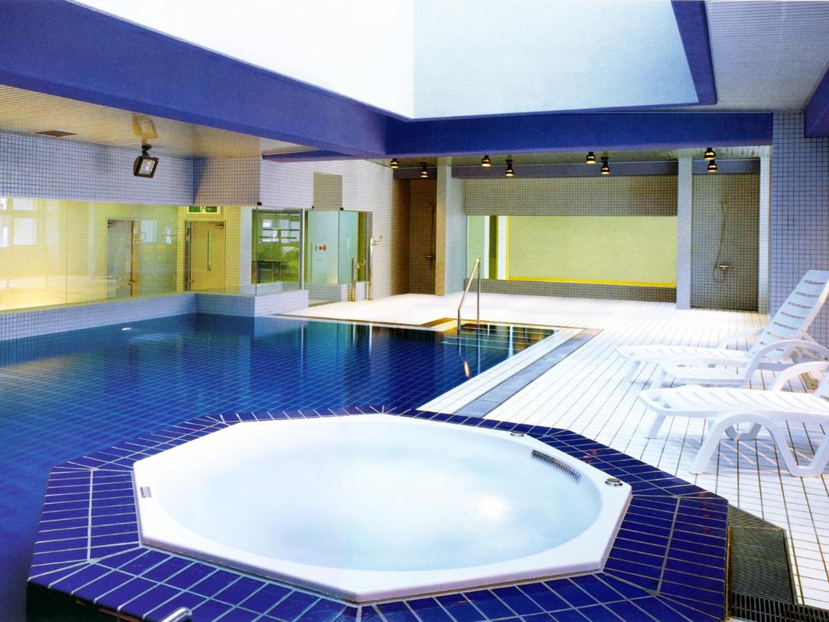 Heated swimming pool: Hotel Ravie Kawaryo