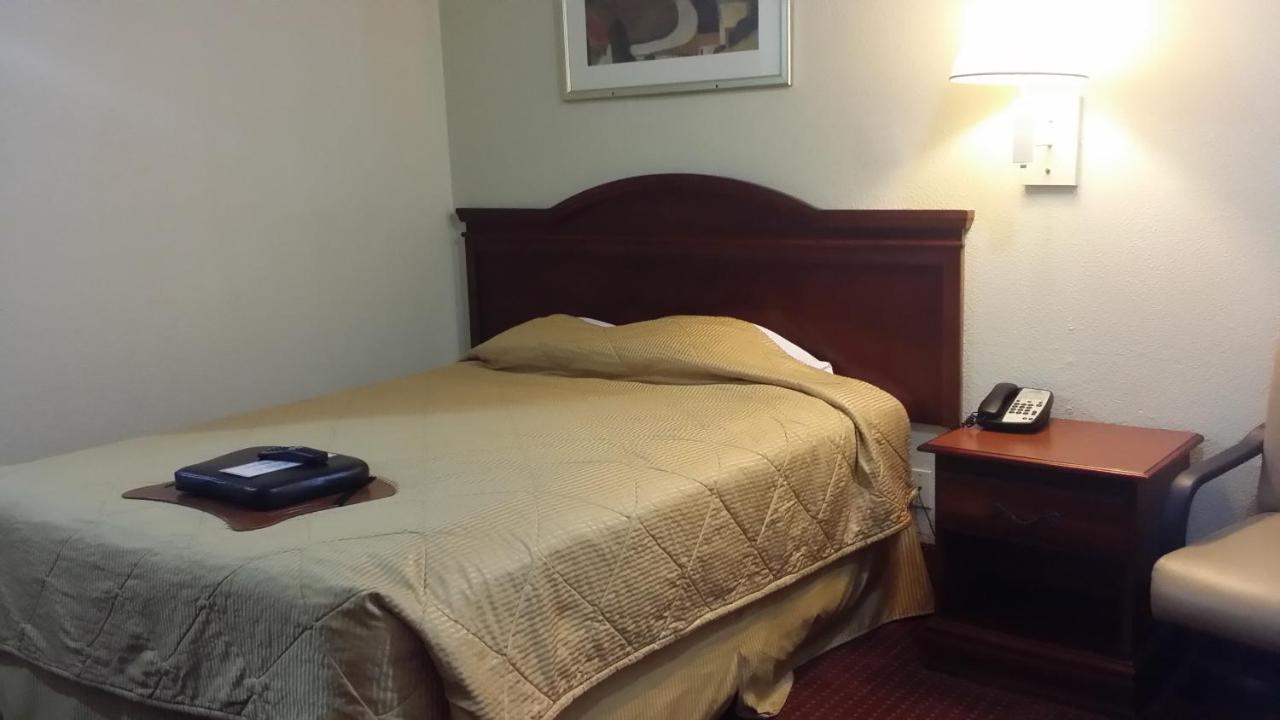 Red Carpet Inn — photo 21