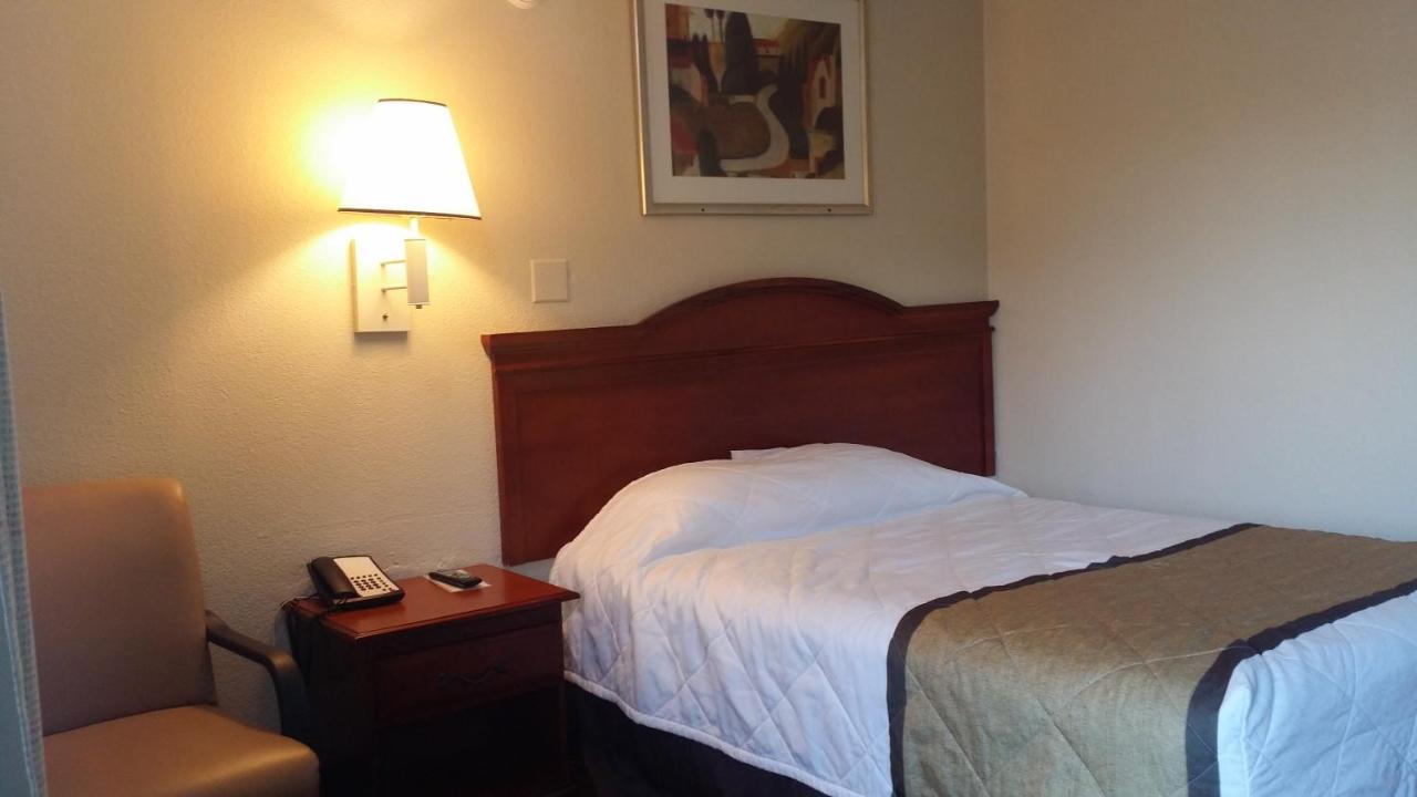 Red Carpet Inn — photo 20