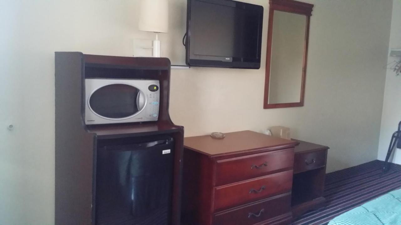 Red Carpet Inn — photo 13