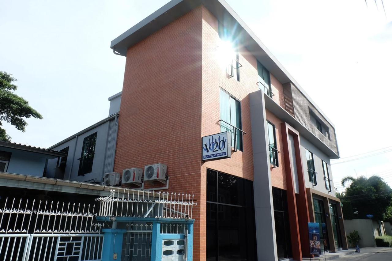 V20 Boutique Jacuzzi Hotel - 2