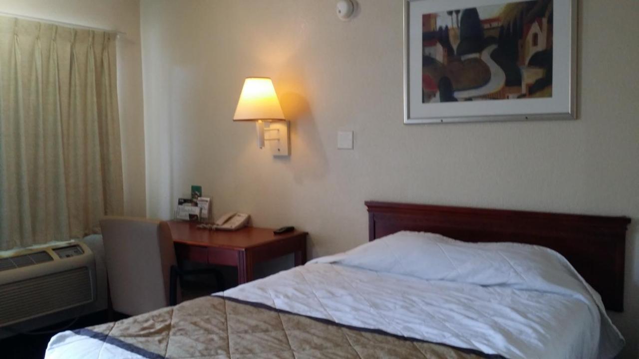 Red Carpet Inn — photo 18