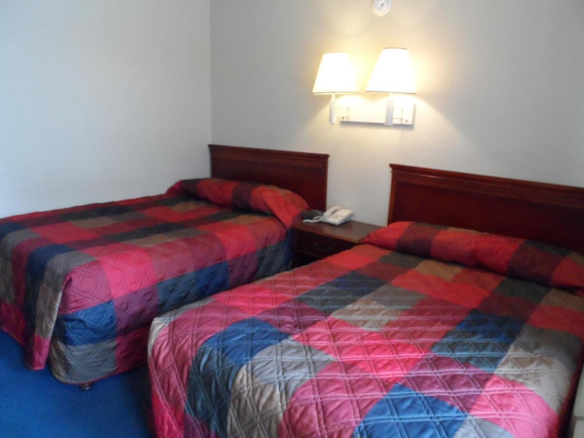 Red Carpet Inn — photo 24