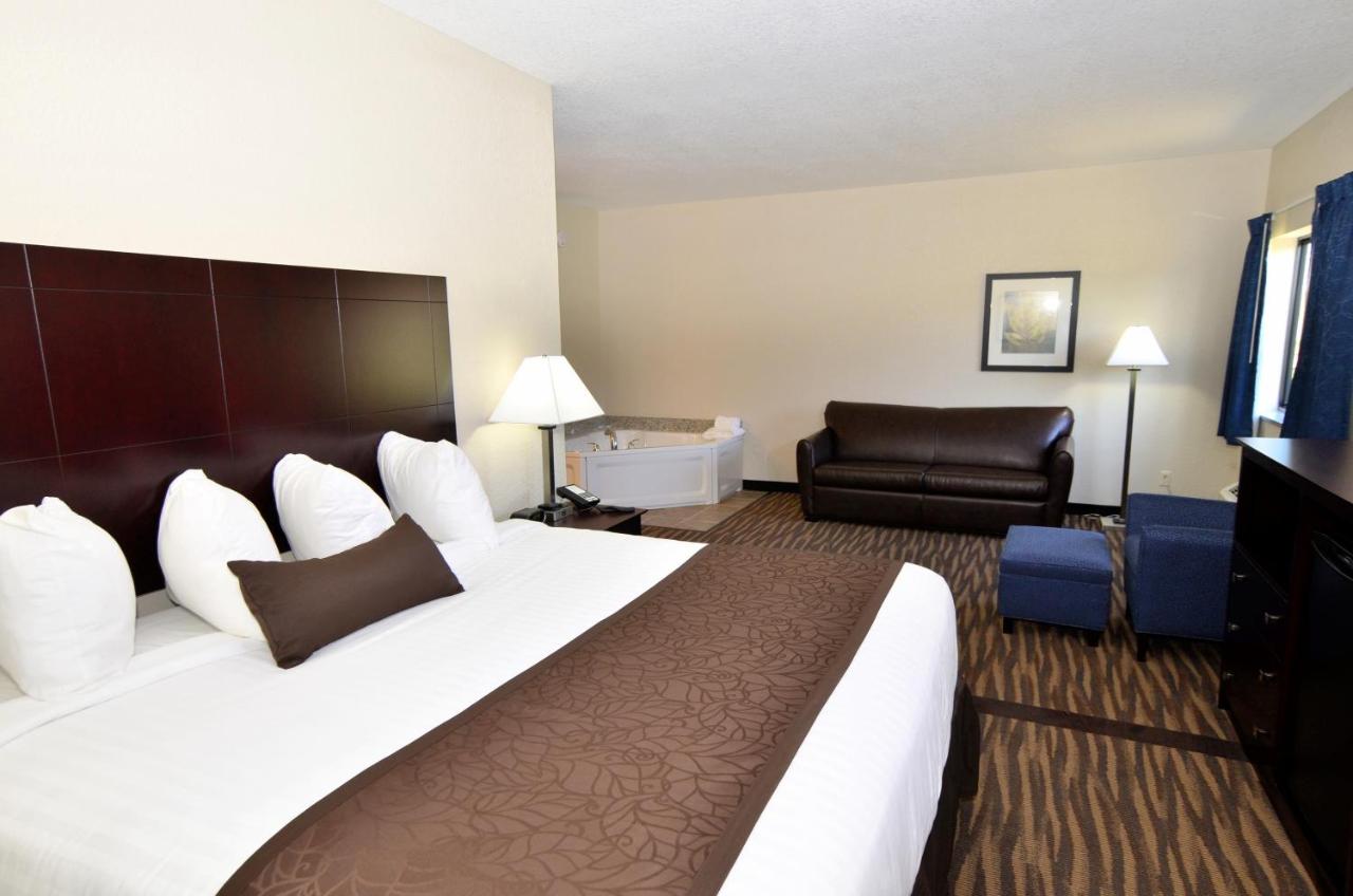Cornerstone Inn & Suites Oelwein — photo 12