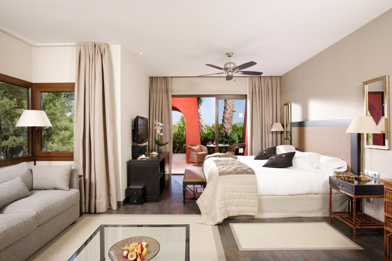 Asia Gardens Hotel & Thai Spa, a Royal Hideaway Hotel ...