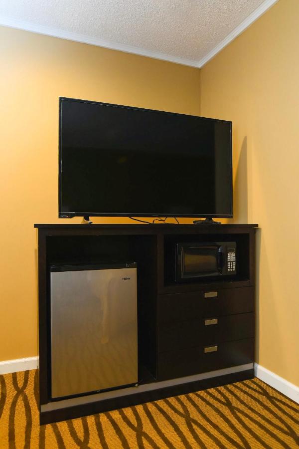 Capital Inn & Suites — photo 14