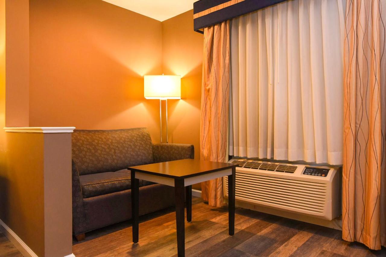 Capital Inn & Suites — photo 16