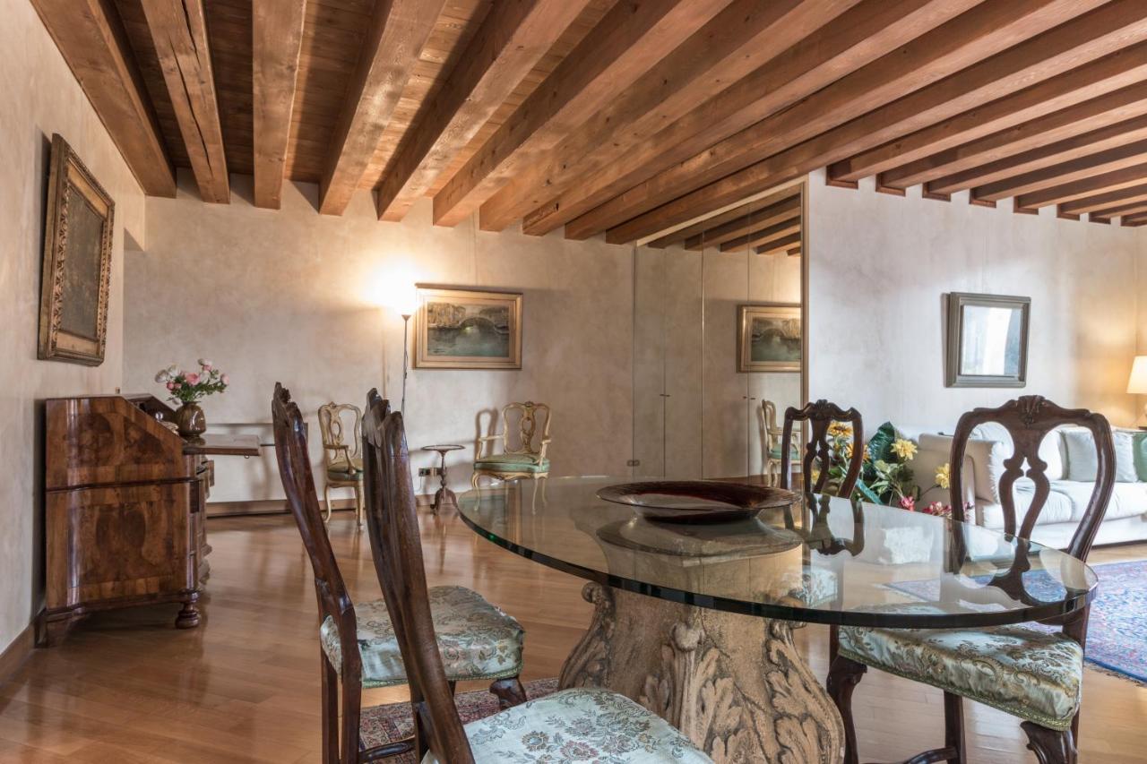 Fenice Double Canal view by LionHost - 5