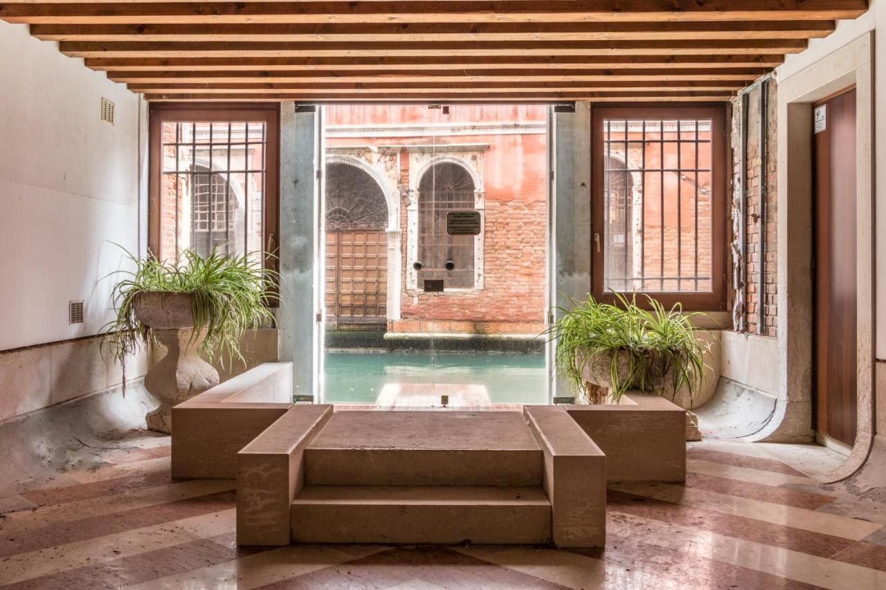 Fenice Double Canal view by LionHost - 4