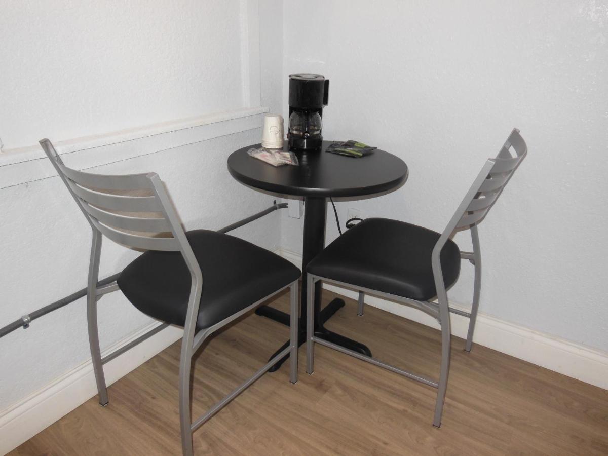 Budget Inn — photo 17