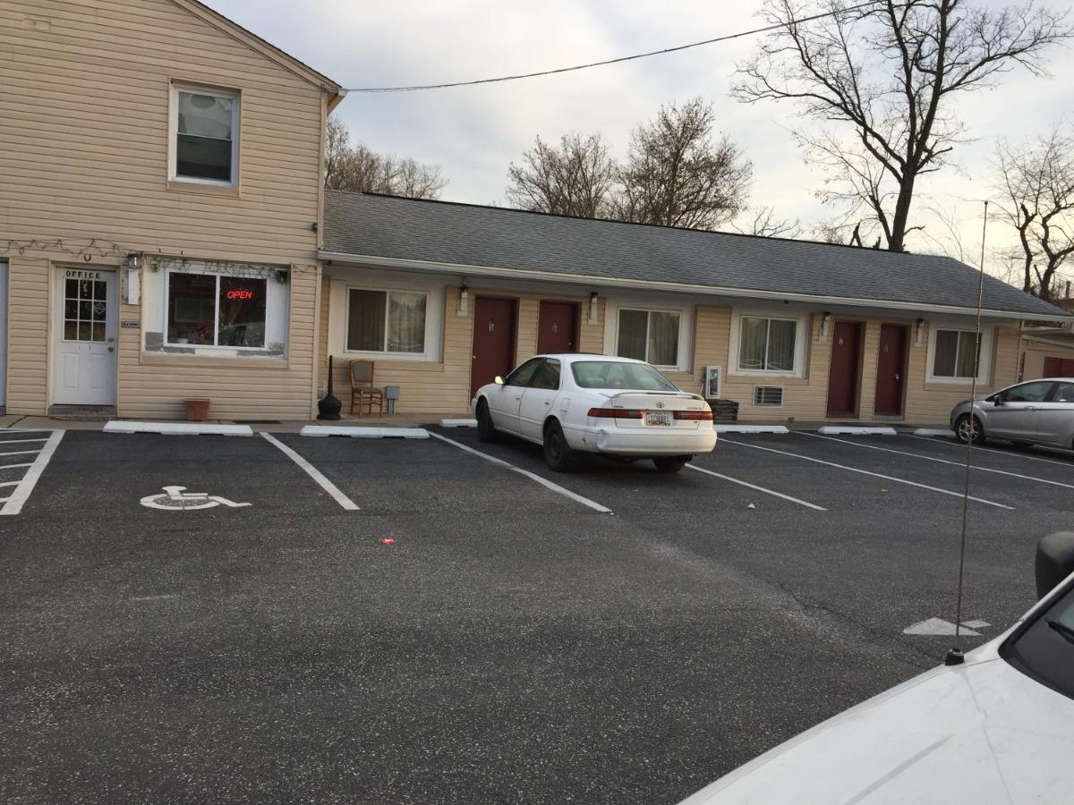 COLONY MOTEL — photo 24