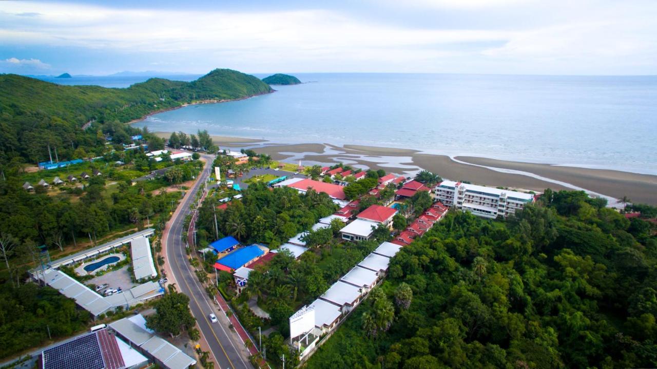 Image: New Travel Beach Hotel & Resort
