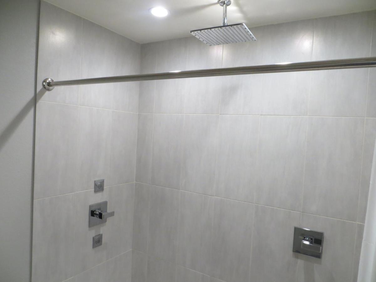 Crystal Inn - Sugarland — photo 20