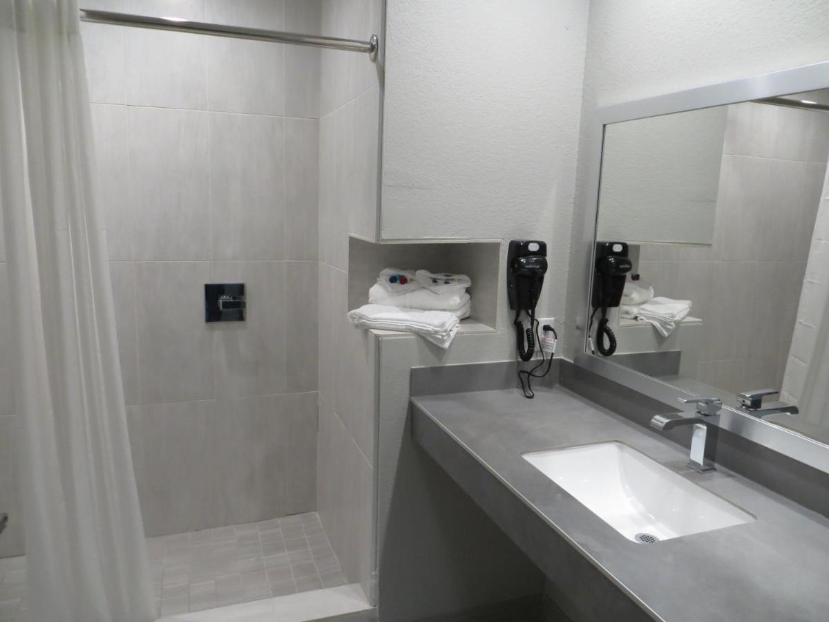 Crystal Inn - Sugarland — photo 21