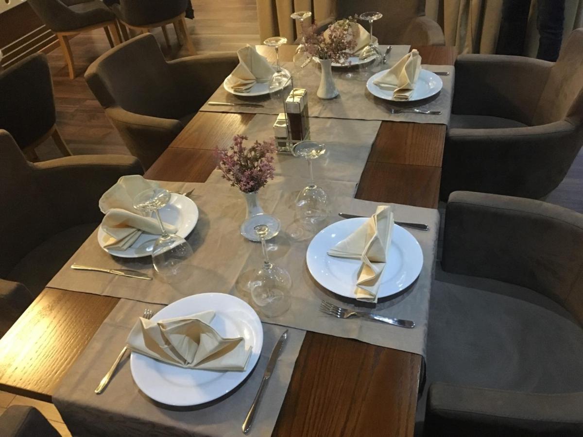Hotel Deluxe photo