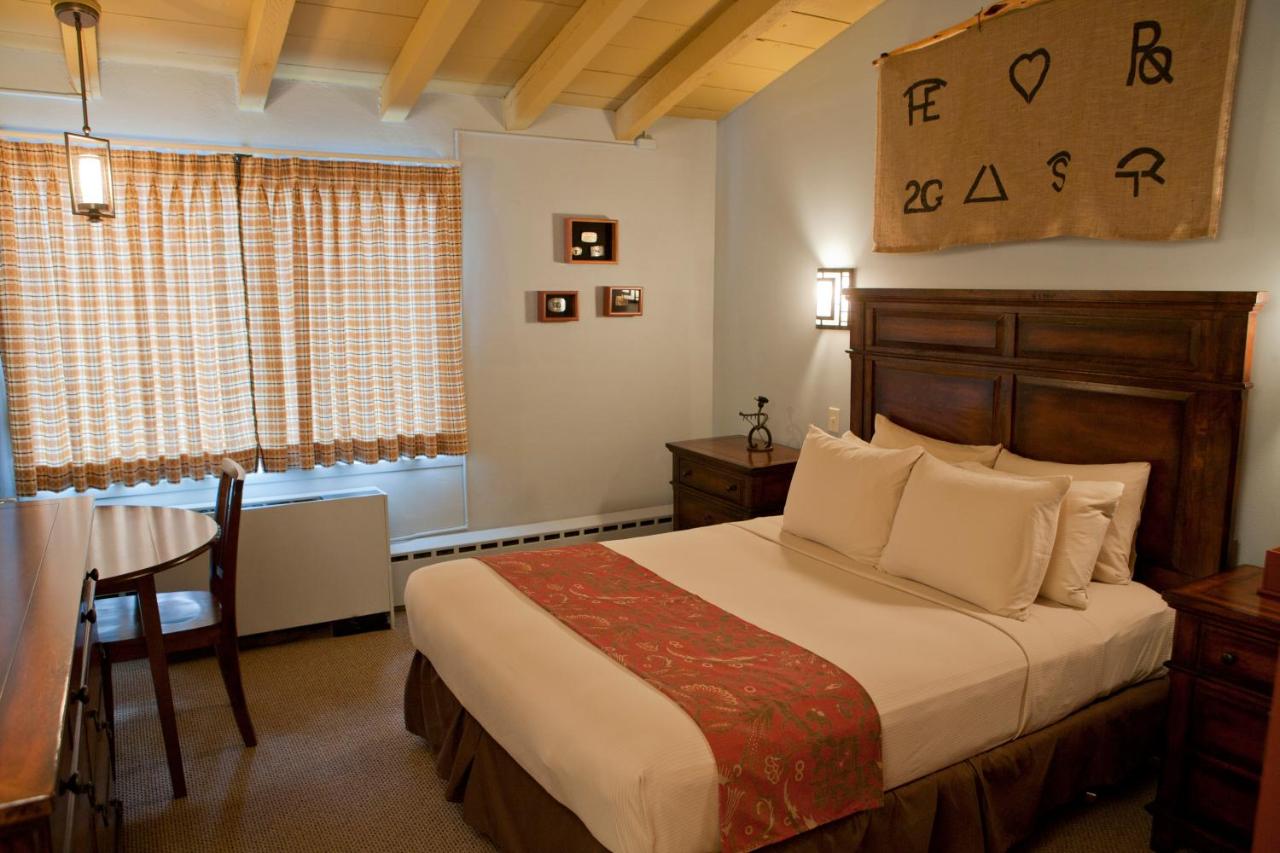 Dude Rancher Lodge — photo 1