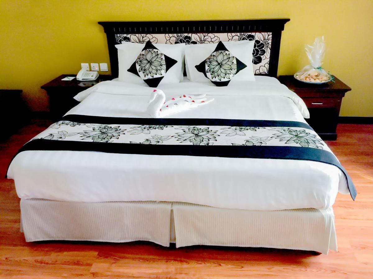 Pars International Hotel photo