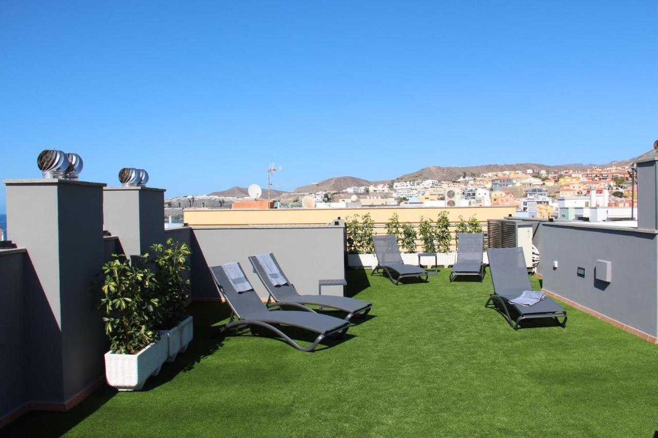 Rooftop swimming pool: San Antonio ViVac Apartamentos