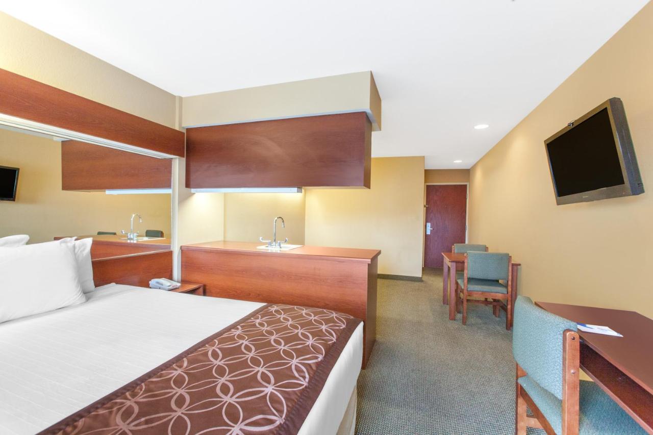 The Eighth Street Motel — photo 18