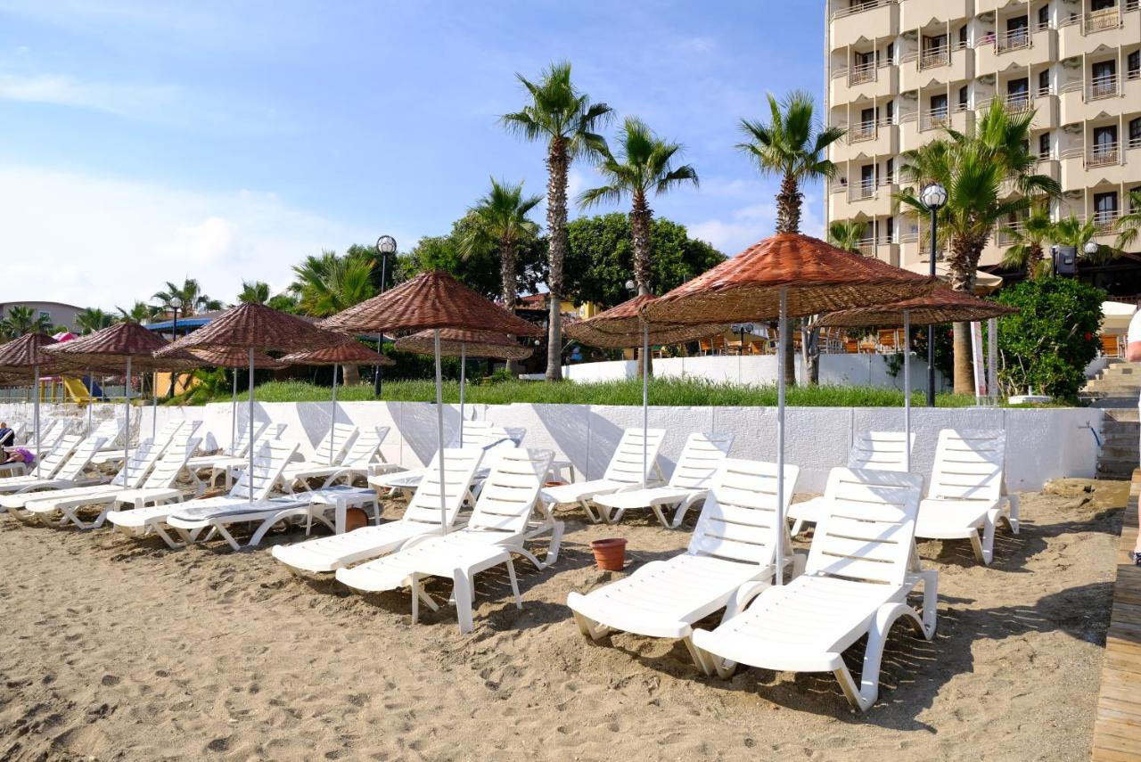 Beach: Anitas Hotel