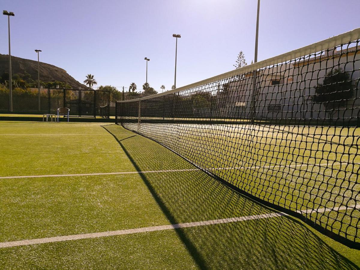 Tennis court: Club House CVL