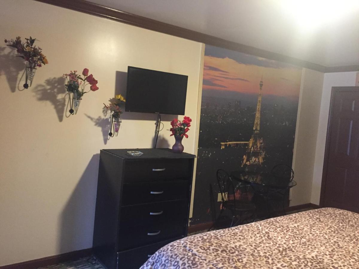COLONY MOTEL — photo 10
