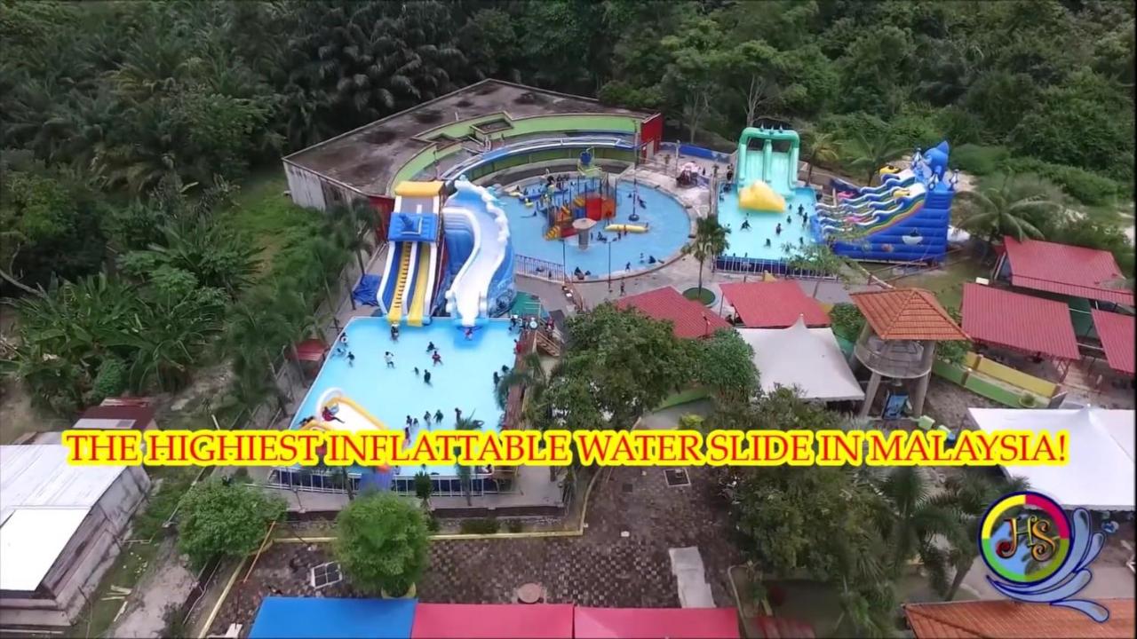 Water park: Homesweet Homestay Jasin