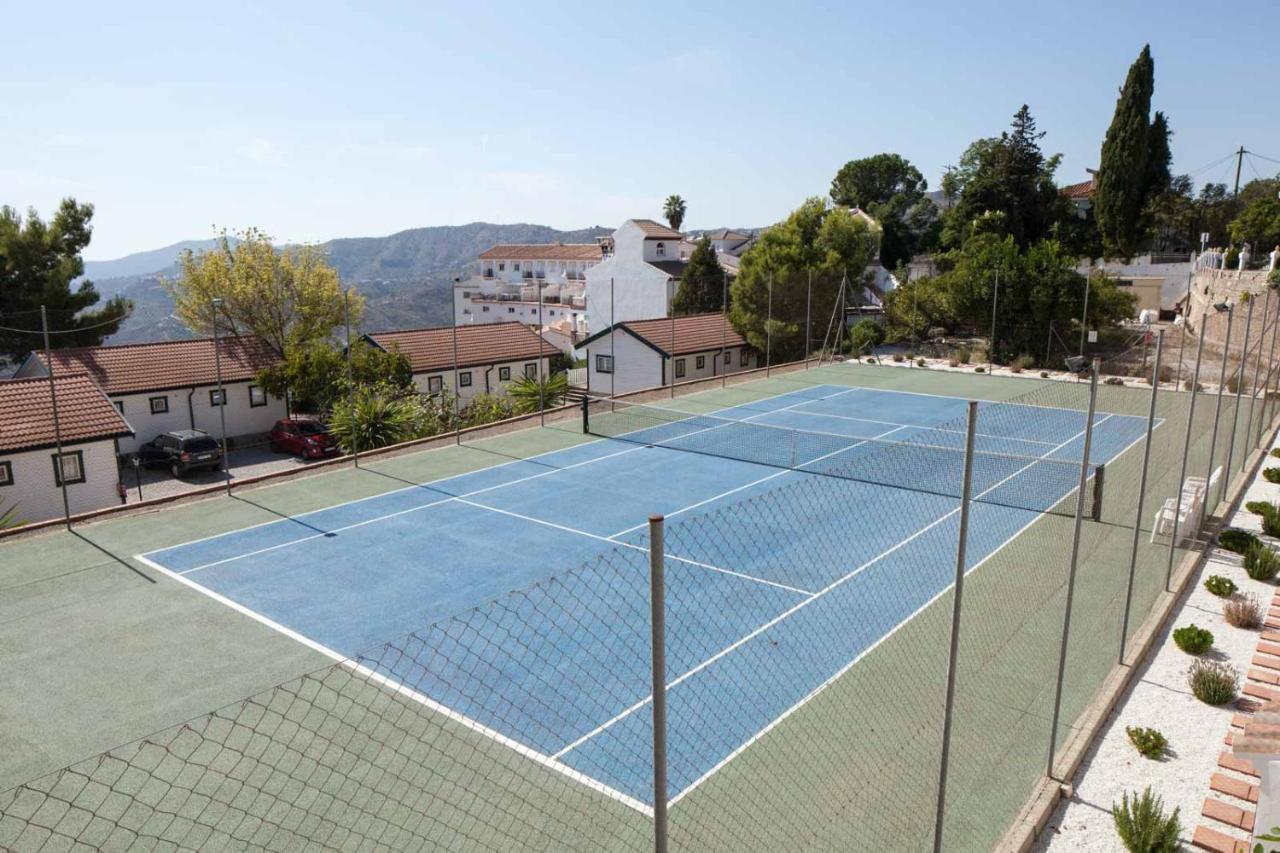 Tennis court: Hotel y Bungalows Balcón de Competa