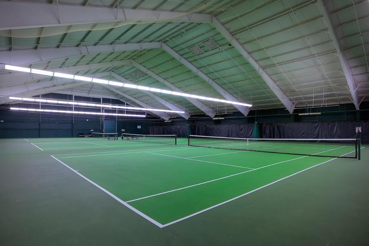 Tennis court: Salishan Coastal Lodge