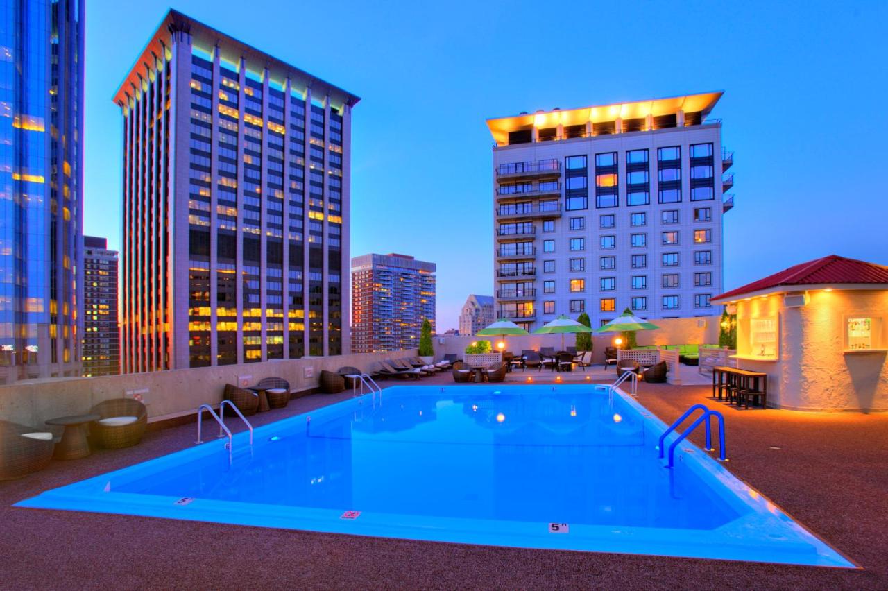 Rooftop swimming pool: The Colonnade Hotel