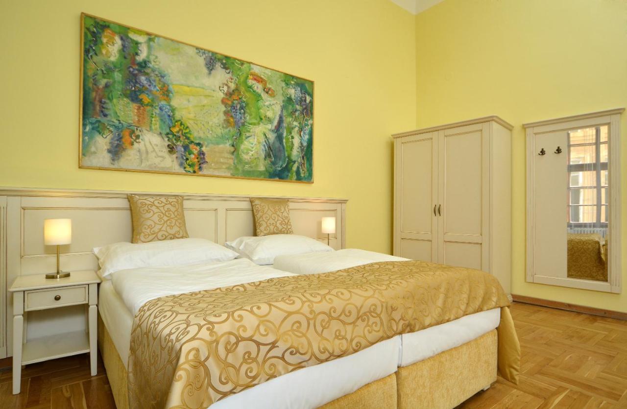 Hotel Metamorphis photo