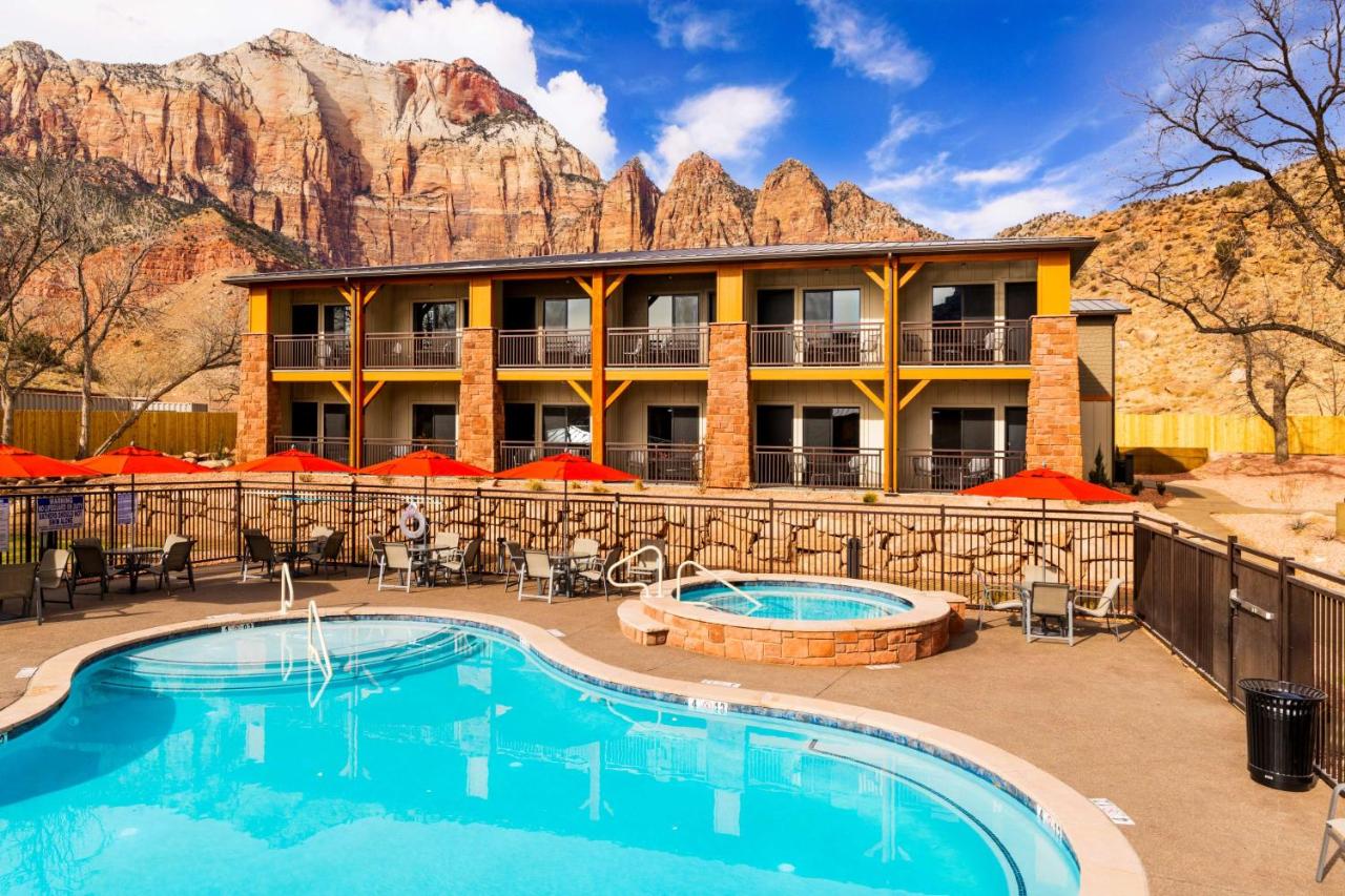 Heated swimming pool: Best Western Plus Zion Canyon Inn & Suites