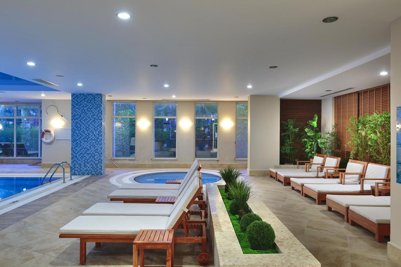 Heated swimming pool: Sunis Evren Beach Resort Hotel & Spa