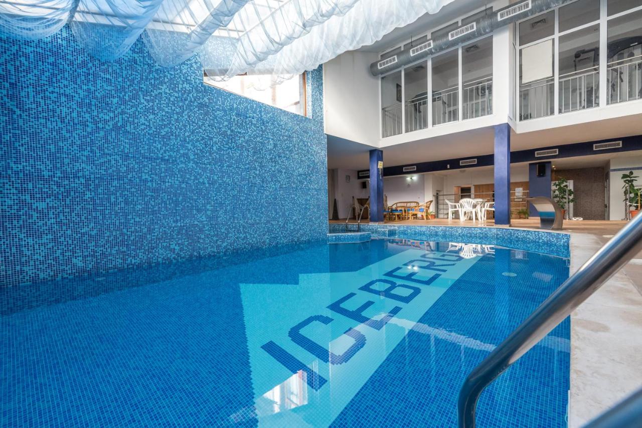 Heated swimming pool: Hotel Iceberg Bansko