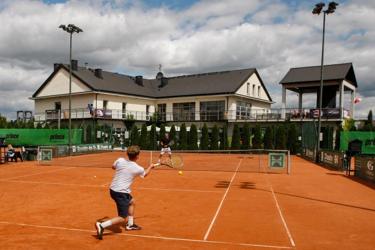 Tennis court: Hotel Kortowo