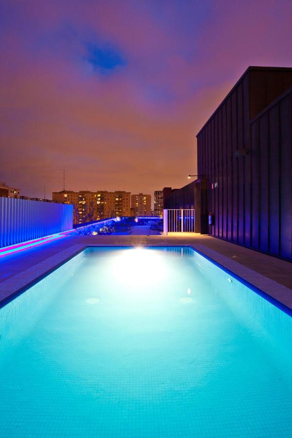 Rooftop swimming pool: Vincci Bit